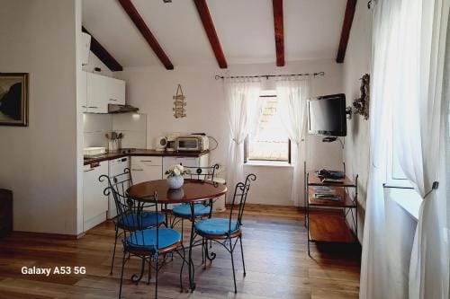 Apartments and rooms by the sea Vis - 2452 Hotel in Vis