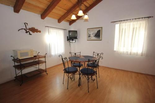 Apartments and rooms by the sea Vis - 2452 Hotel in Vis