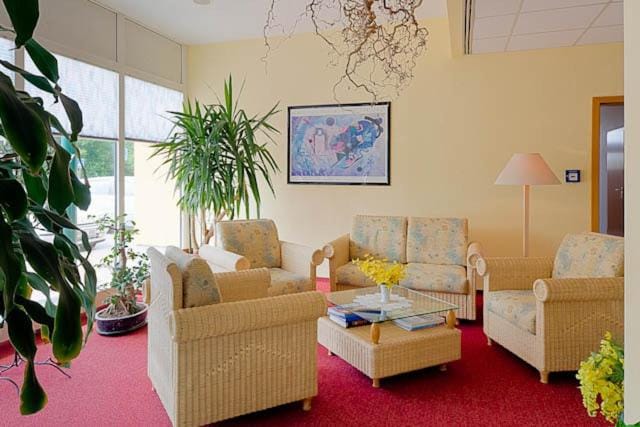Shared lounge/TV area