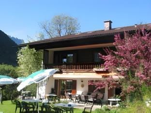 Hotel & Chalets Lampllehen Hotel in Berchtesgadener Land