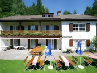 Backeralm© - B&B 16 + Hotel in Mittenwald