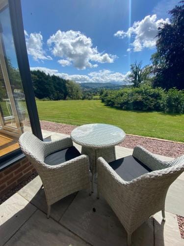 Cwmbach Lodge luxury B&B Hotel in Wales