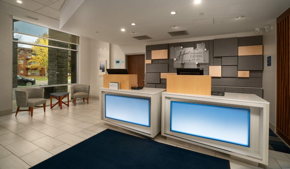 Holiday Inn Express & Suites Brandon By IHG Hotel in Brandon