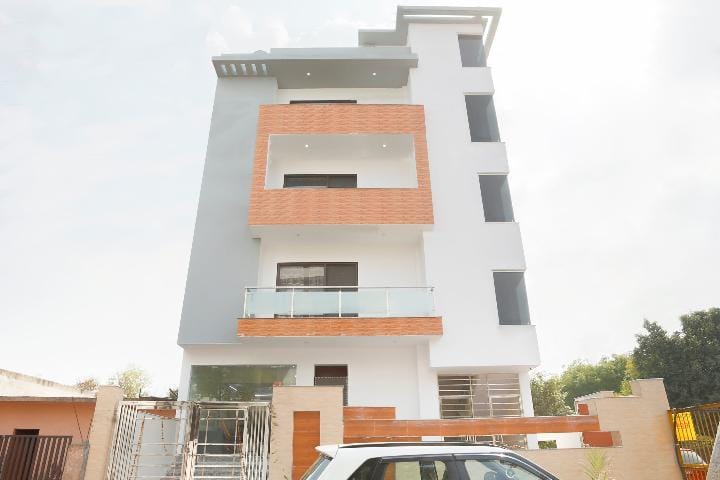 Super Hotel O by OYO GRANDEUR HOTEL Hotel in Noida
