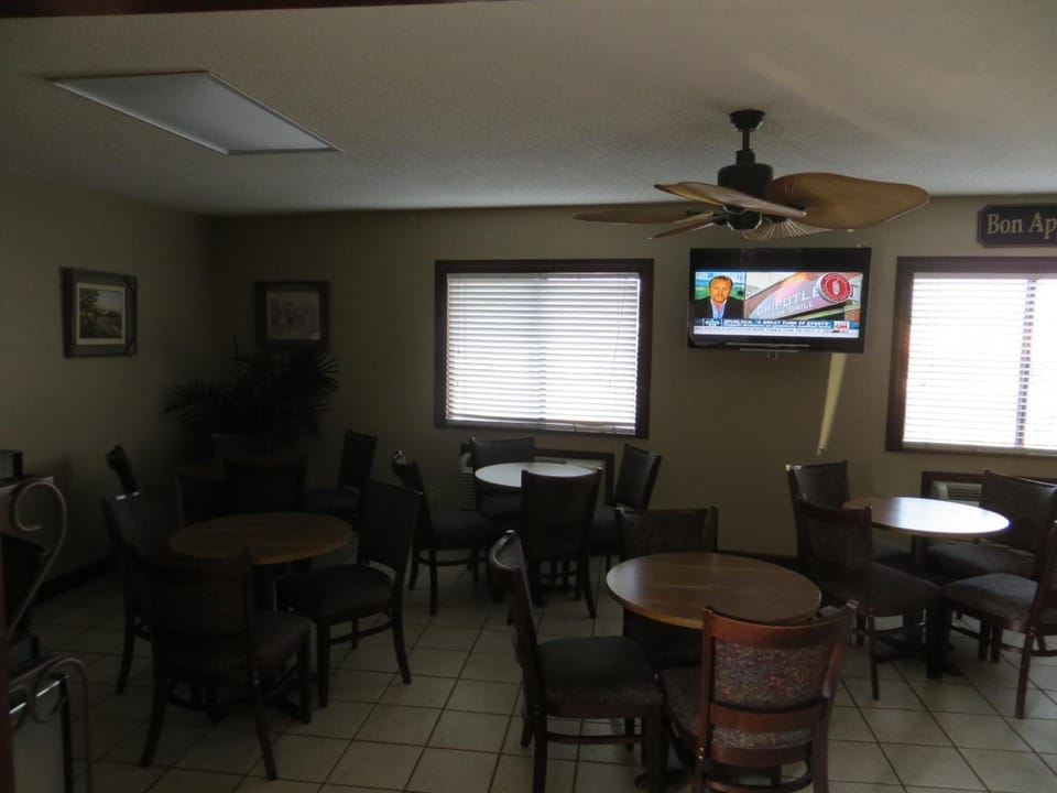 Super 8 by Wyndham Hot Springs Hotel in Hot Springs