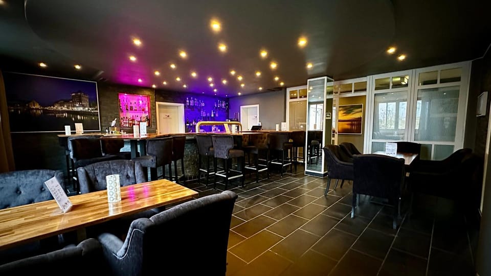 Bar/lounge