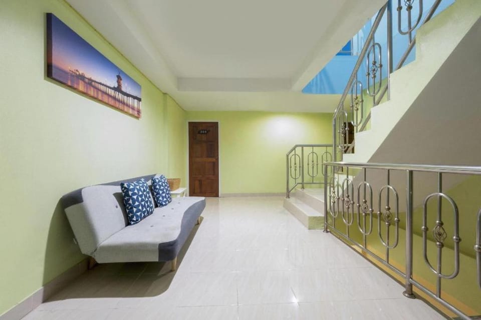 OYO 818 Suksomboon Residence Hotel in Bangkok