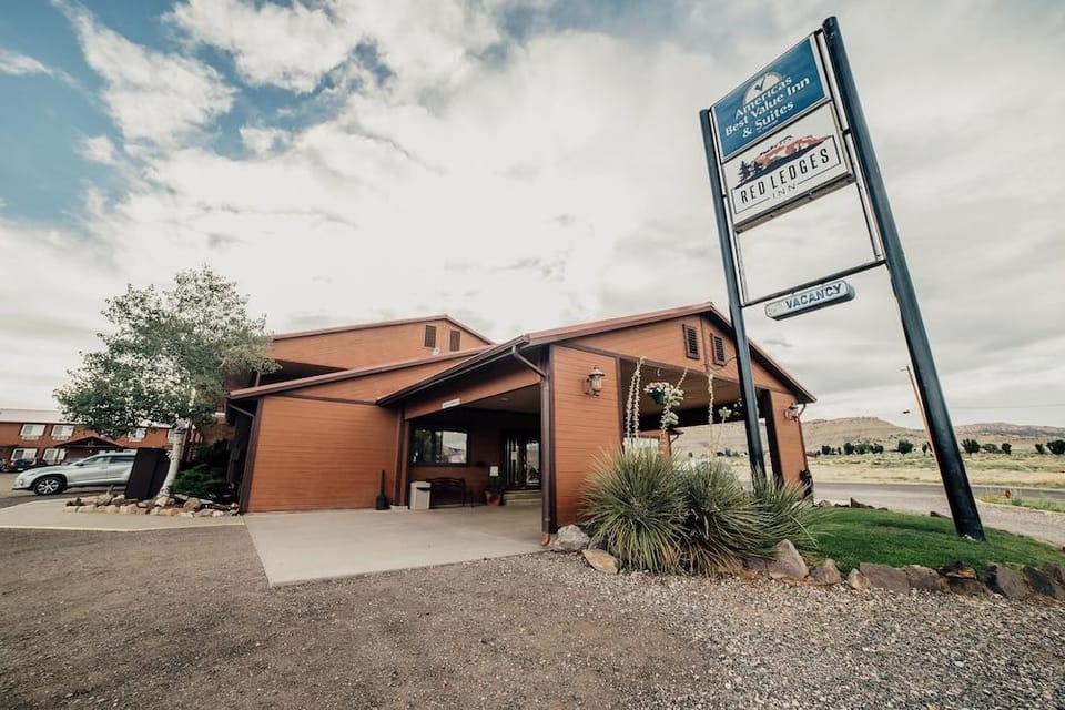 Red Ledges Inn Hotel in Tropic