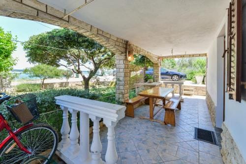 Apartments and rooms by the sea Tkon, Pasman - 336 Hotel in Šibenik-Knin County, Croatia