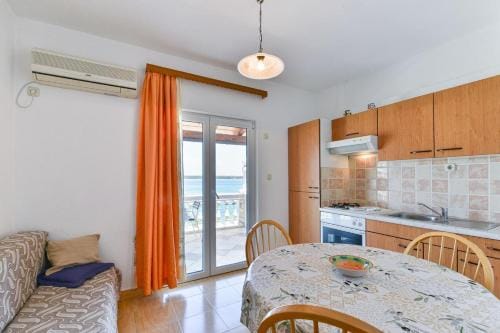 Apartments and rooms by the sea Tkon, Pasman - 336 Hotel in Šibenik-Knin County, Croatia