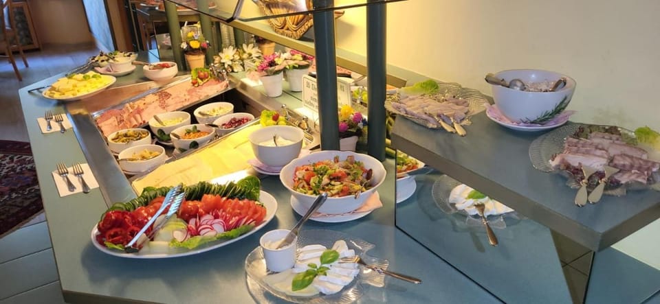 HAUS USEDOM Ferienwohnanlage mit Fruhstucks-Restaurant gegenuber im Seeschlosschen Hotel in Mecklenburg-Vorpommern, Germany