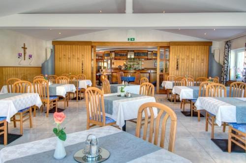 Gasthof Waldhof Inn in Carinthia, Austria