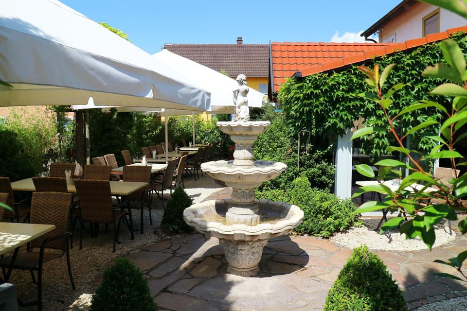 Hotel - Restaurant Hirschen - Werneths Landgasthof beim Europa- Park Rust Hotel in Rust