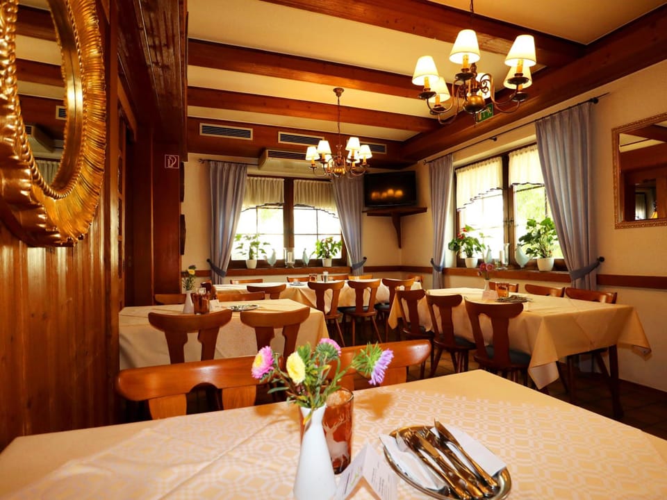 Hotel - Restaurant Hirschen - Werneths Landgasthof beim Europa- Park Rust Hotel in Rust