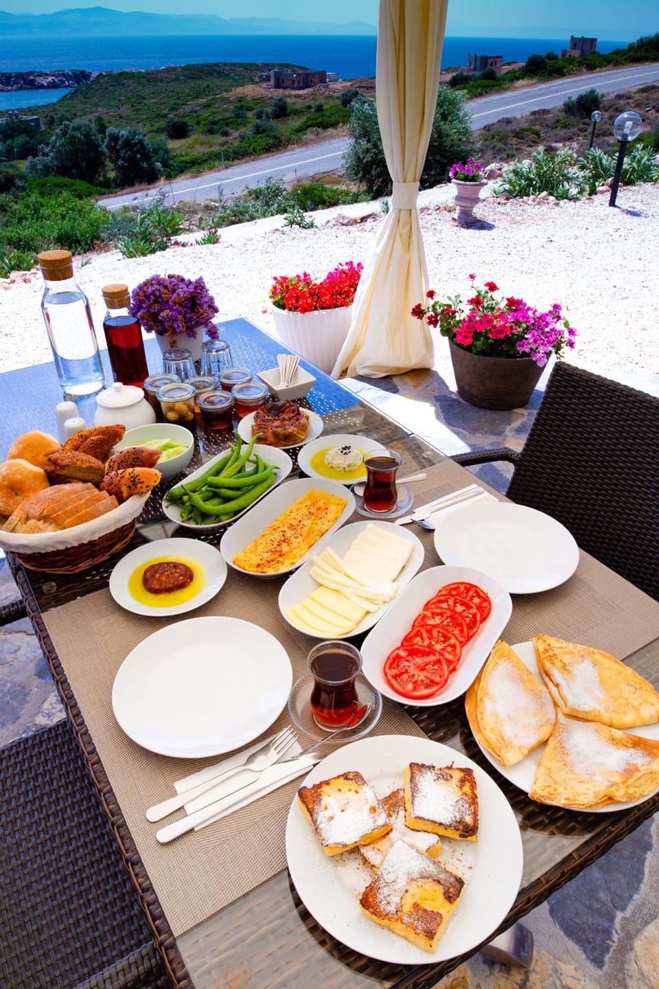 Aika Akvaryum Hotel in Decentralized Administration of the Aegean