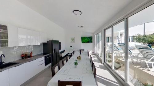 Villa Almas - Heated Pool, Sauna, Gym and Tennis Court Hotel in Šibenik-Knin County, Croatia
