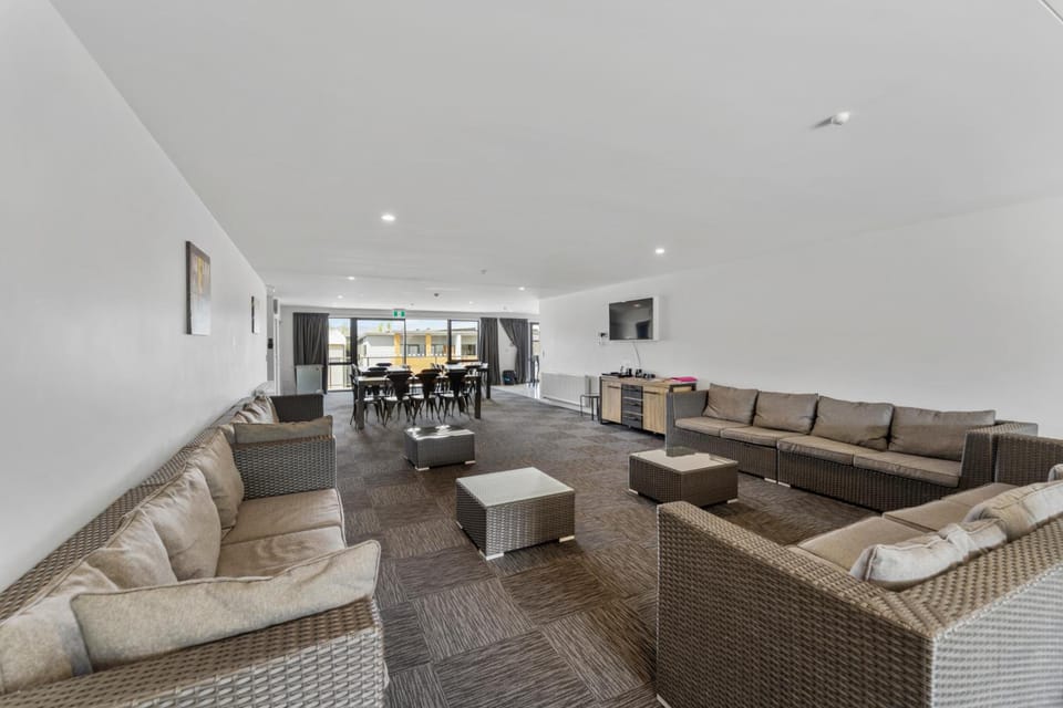 Shared lounge/TV area