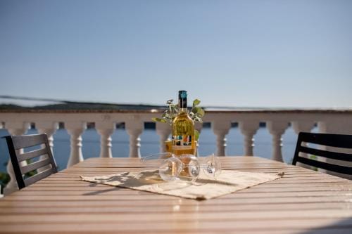 Apartments and rooms by the sea Supetarska Draga - Gornja, Rab - 11579 Hotel in Supetarska Draga