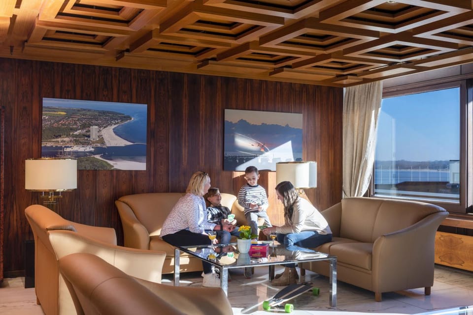 Shared lounge/TV area