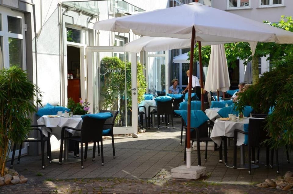 Hotel Muller Cafe & Wein - Mondholzhotel Hotel in Veitshöchheim