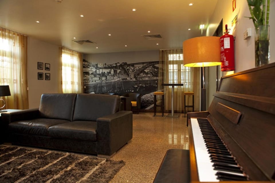 Shared lounge/TV area