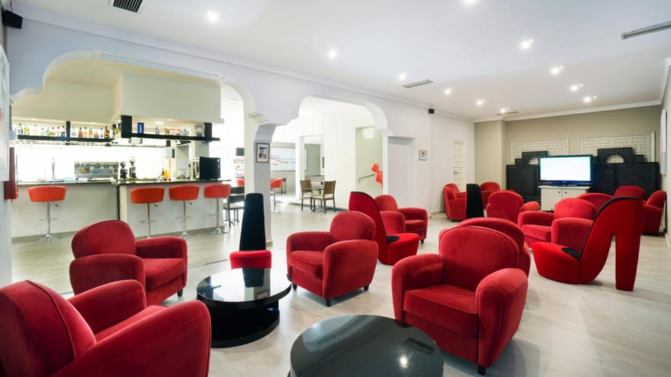 Shared lounge/TV area