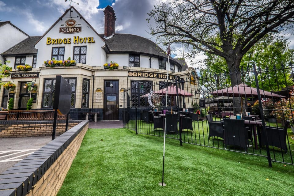Bridge Hotel Hotel in London Borough of Ealing