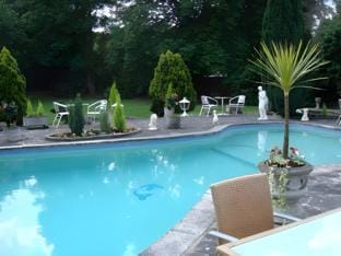 Norfolk House Hotel Inn in Taplow
