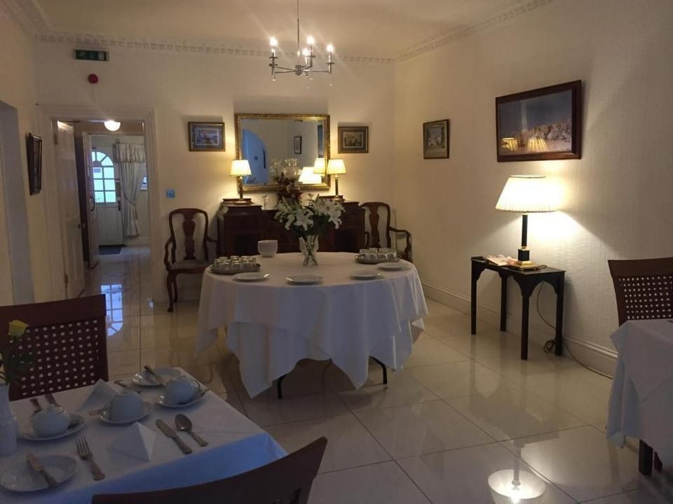 Norfolk House Hotel Inn in Taplow
