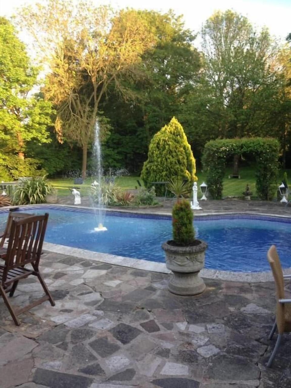 Norfolk House Hotel Inn in Taplow