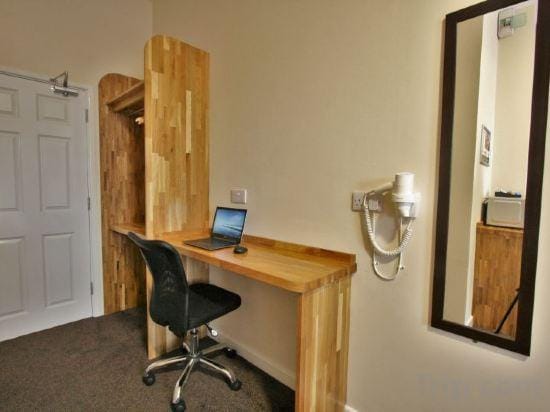 Central Hotel Gloucester by RoomsBooked Hotel in Gloucester