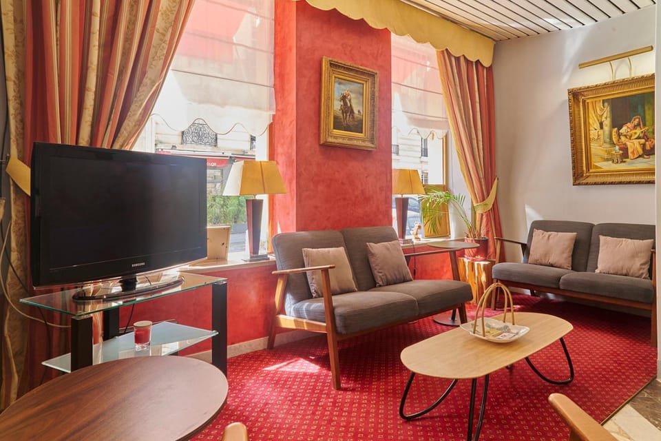 Shared lounge/TV area
