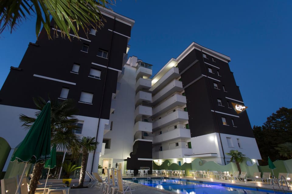 Nero D'Avorio Aparthotel Hotel in Riccione