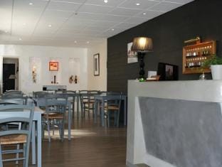 Hotel Saint Jean Hotel in Saint-Cyr-sur-Loire
