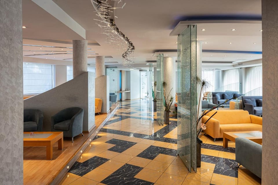 Shared lounge/TV area