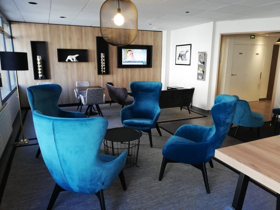 Shared lounge/TV area