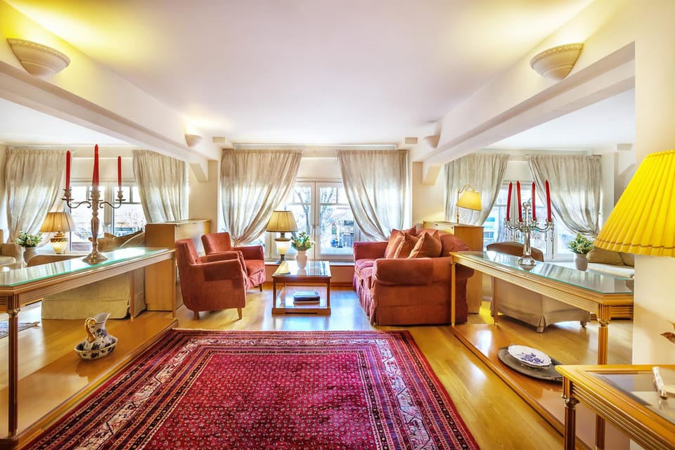 Shared lounge/TV area