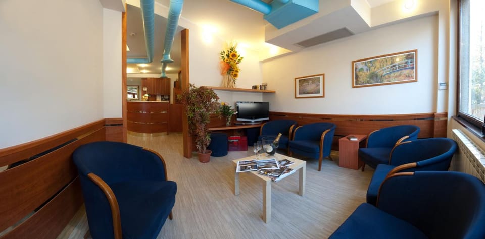 Shared lounge/TV area