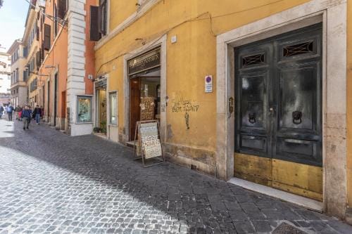Pantheon Unique Rooms Hotel in Rome