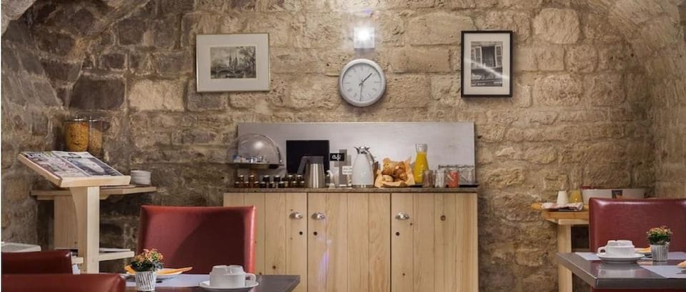 Hotel Le Compostelle Hotel in Paris