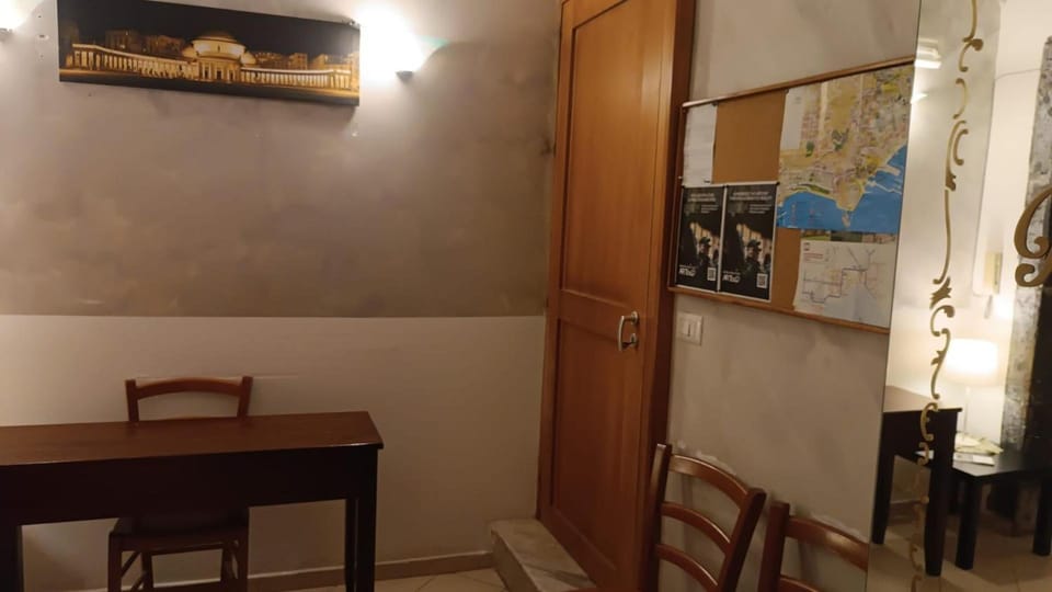 B&B LA CONIGLIERA Hotel in Naples