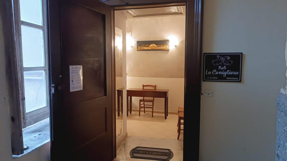 B&B LA CONIGLIERA Hotel in Naples