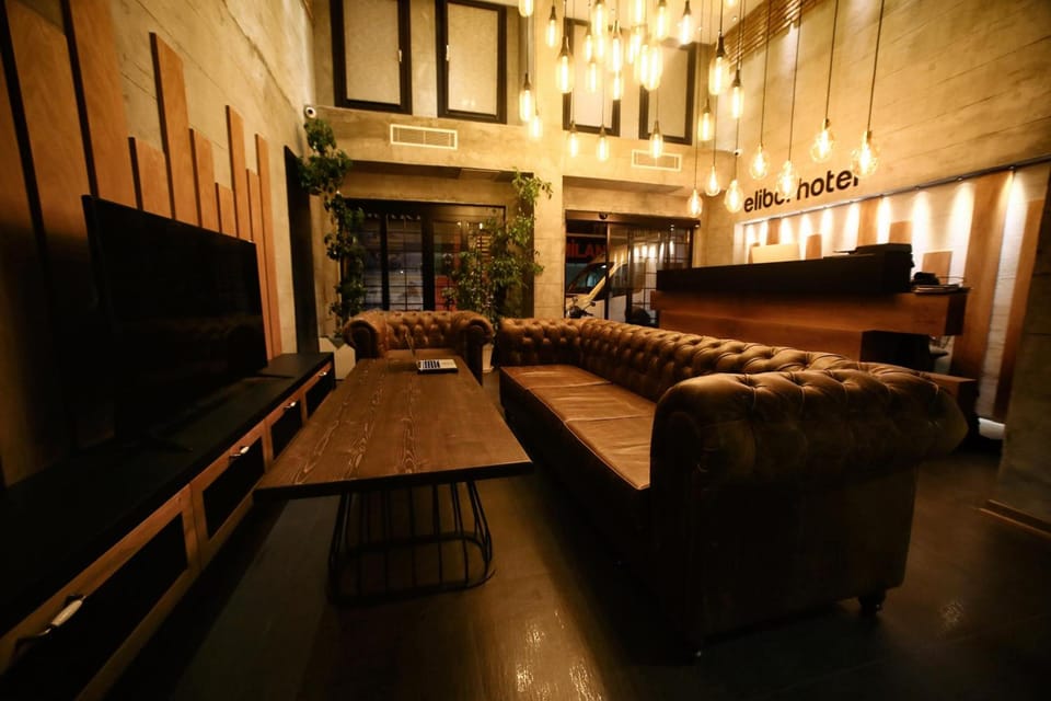 Shared lounge/TV area