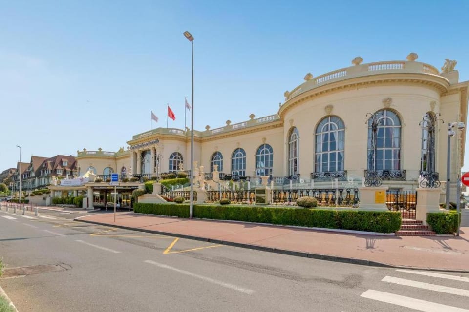 Pierre & Vacances La Residence du Golf Hotel in Deauville
