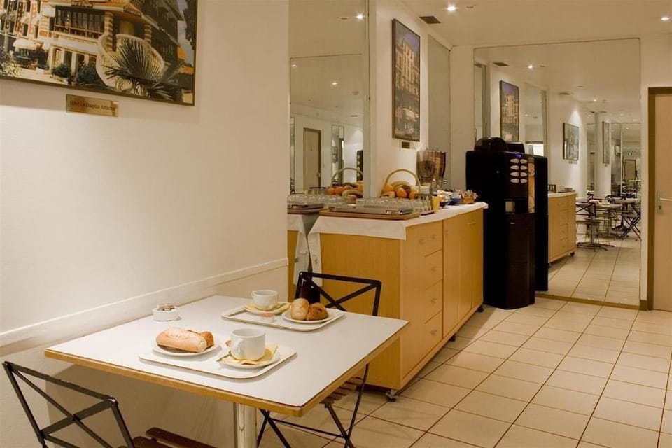 Hotel Ours Blanc - Place Victor Hugo Hotel in Toulouse