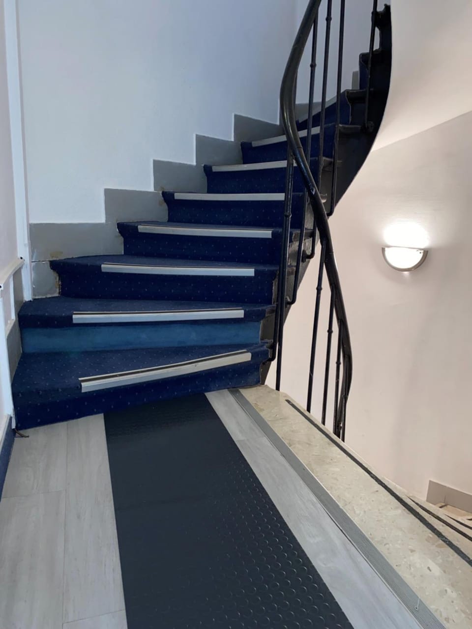 Aero Hotel Hotel in Vanves