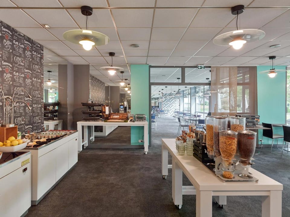 B&B HOTEL Cergy Port 4 etoiles Hotel in Cergy