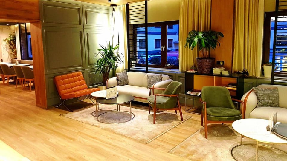 Shared lounge/TV area