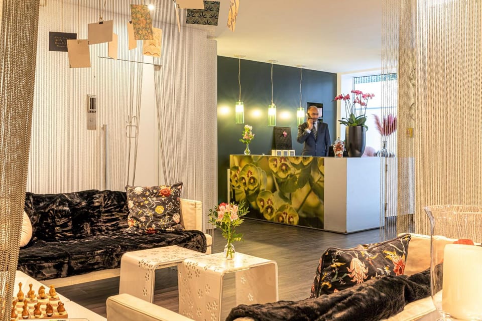 Shared lounge/TV area
