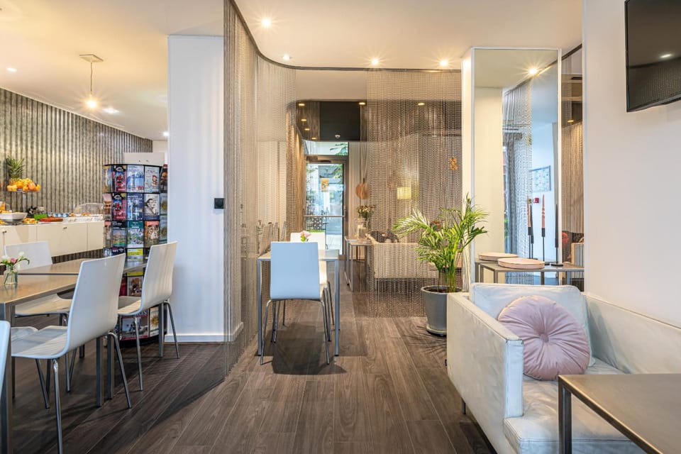 Shared lounge/TV area